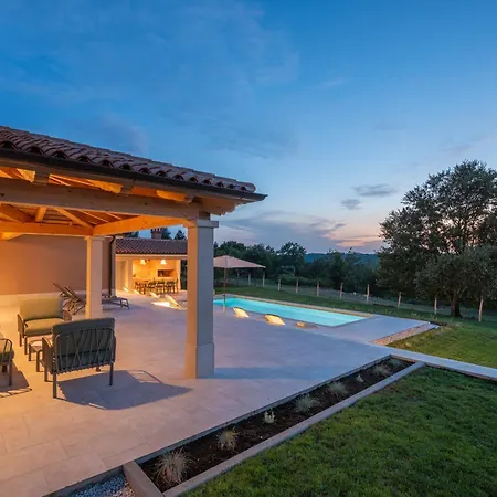 Villa Pet Friendly For Up To 8 People With Private Pool & Playground In Istria *