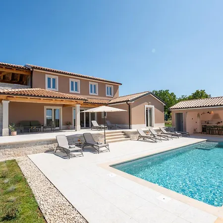 Villa Pet Friendly For Up To 8 People With Private Pool & Playground In Istria *