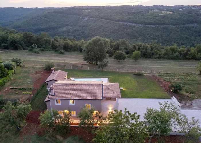 Pet Friendly For Up To 8 People With Private Pool & Playground In Istria Villa Pazin