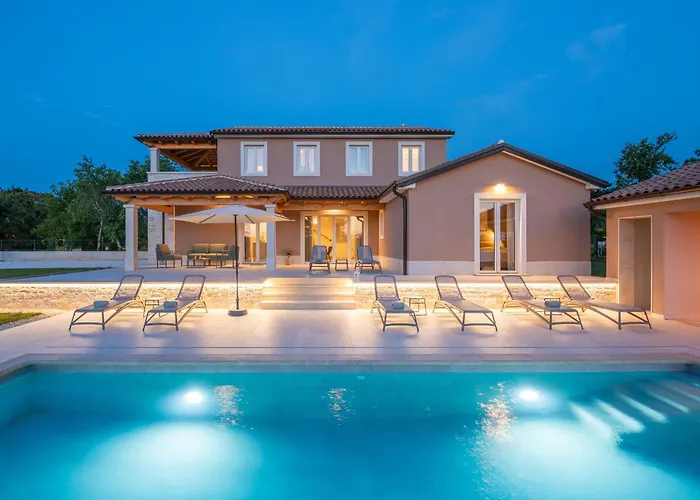 Villa Pet Friendly For Up To 8 People With Private Pool & Playground In Istria