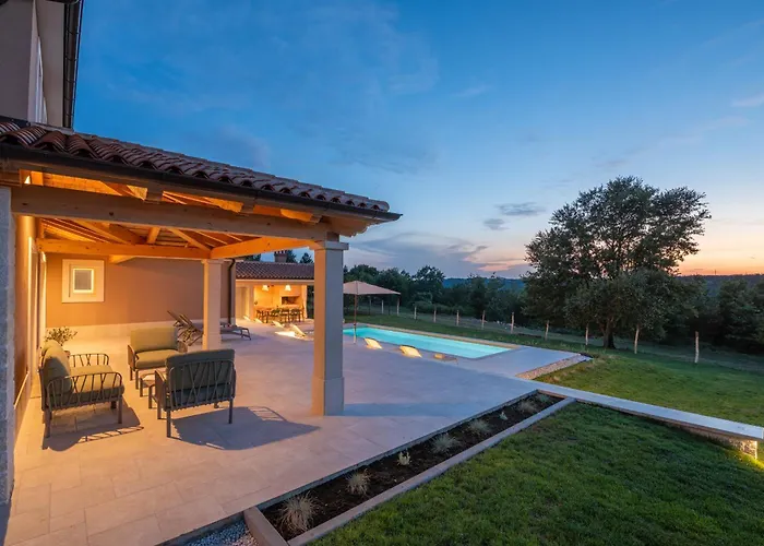 Villa Pet Friendly For Up To 8 People With Private Pool & Playground In Istria *