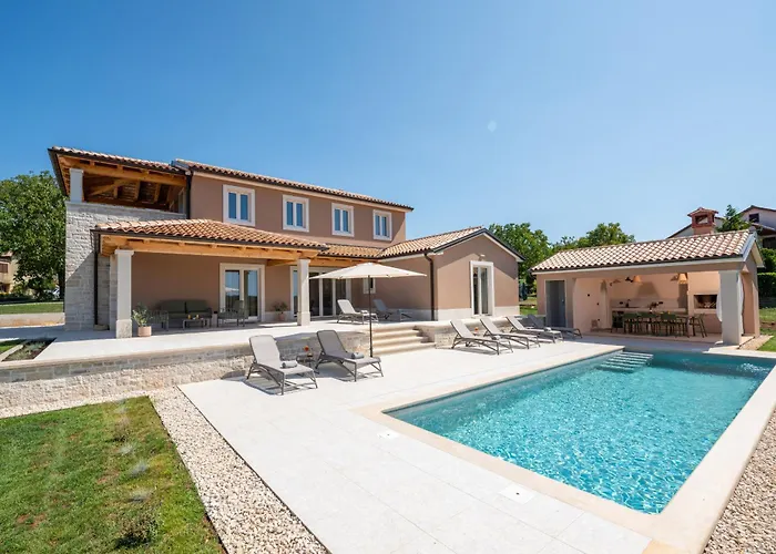 Villa Pet Friendly For Up To 8 People With Private Pool & Playground In Istria *