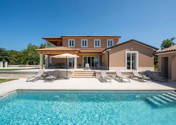 Villa Pet Friendly For Up To 8 People With Private Pool & Playground In Istria