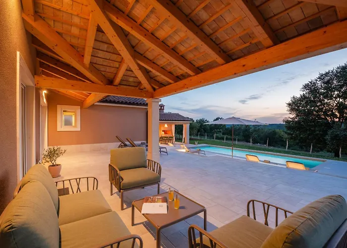 Villa Pet Friendly For Up To 8 People With Private Pool & Playground In Istria