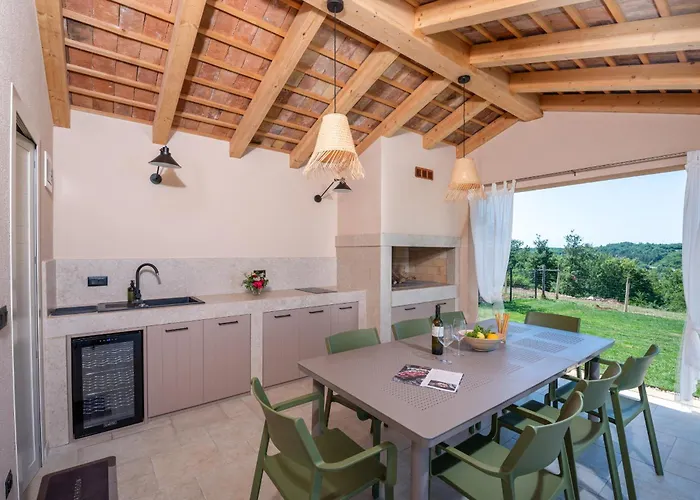 Pet Friendly For Up To 8 People With Private Pool & Playground In Istria Villa Pazin