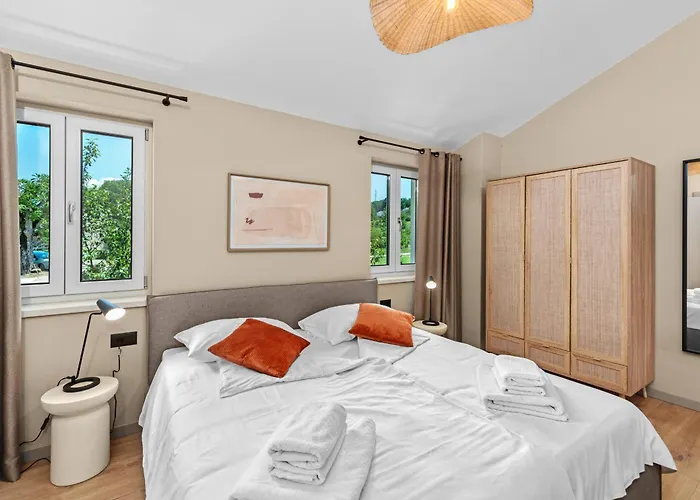 Pet Friendly For Up To 8 People With Private Pool & Playground In Istria Villa Pazin